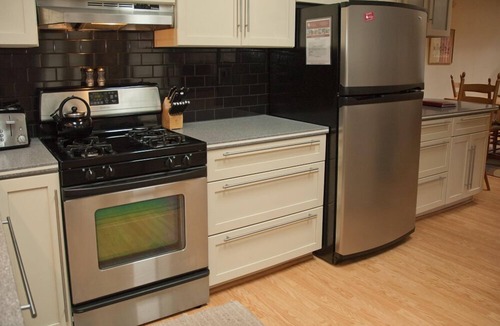 Oaks Corners Cottage | Tranquility:"Close to Downtown Geneva + Seneca Lake Wine Trail Retreat!"