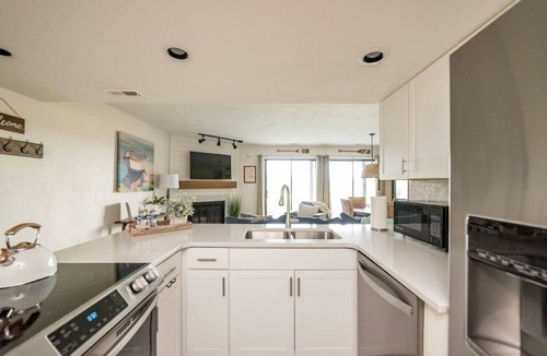 North Shore Condo | Tranquility Cove at Smith Mountain Lake —Your Home Away From Home!