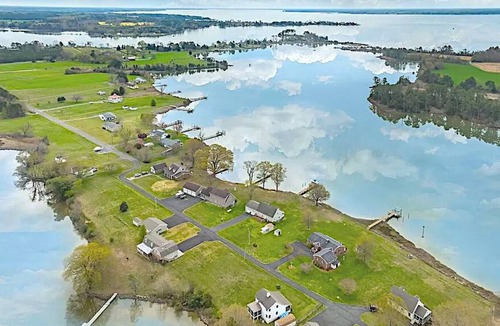Sharps Cottage | Tranquility for 2 on the Water - No Cleaning Fee!