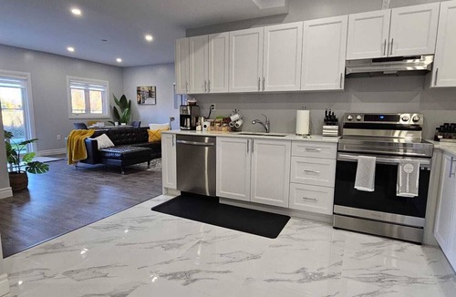 Innisfil House | Tranquility Haven in Barrie