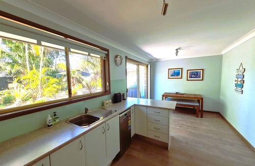 Summerland Point House | Tranquility near the Lake