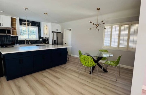 Canoga Park House | Tranquility peaceful Home Topanga Village/Mall