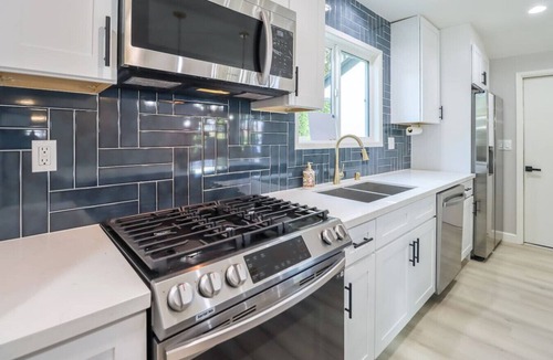 Canoga Park House | Tranquility peaceful Home Topanga Village/Mall