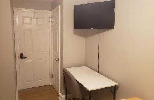 Collingdale House | Tranquility Room by the Airport -Shared space