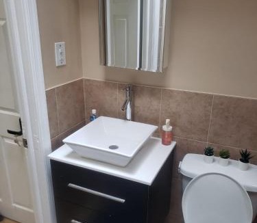 Collingdale House | Tranquility Room by the Airport -Shared space