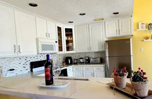 Waterwood House | Tranquility Villa by the lake with green backyard. Free wifi, kayaks, bike, pool