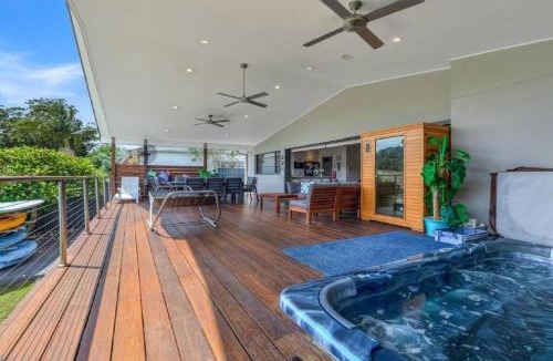 Woy Woy Apartment | Tranquility with Spa & Jetty