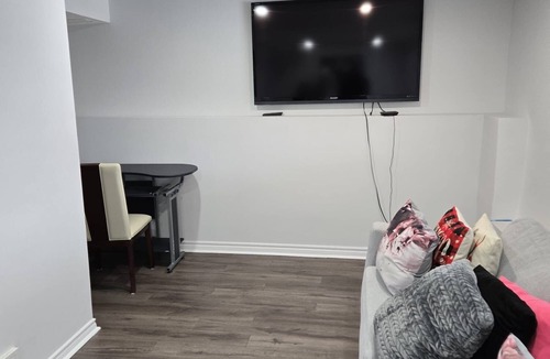 Chapel Hill South Apartment | Tranquill stay Ottawa Orleans