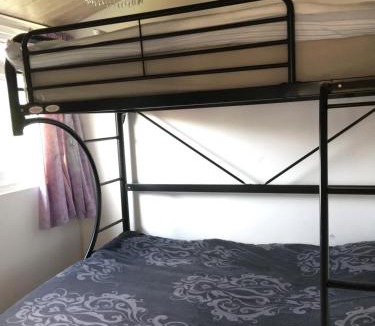 Llanybri Ski Chalet | Tranquilo cabanas