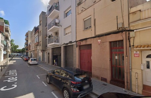 Sant Adria de Besos Apartment | Tranquilo. Cerca de la Playa. Bien Comunicado