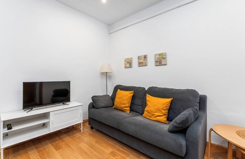 Sant Adria de Besos Apartment | Tranquilo. Cerca de la Playa. Bien Comunicado