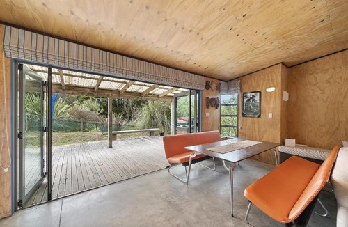 Waikawa Beach House | Tranquilo - Waikawa Beach Holiday Home