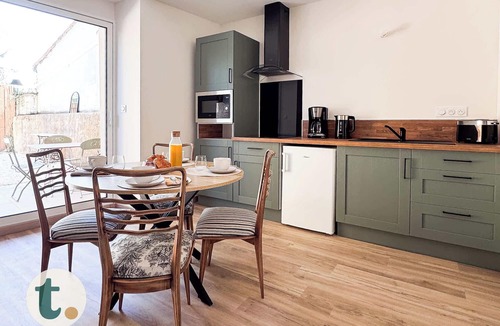 Les Herbiers Apartment | Tranquiloue - Appart Centre-Ville - Puy du Fou 20min