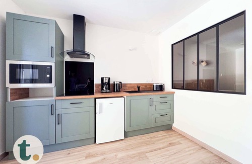 Les Herbiers Apartment | Tranquiloue - Appart Centre-Ville - Puy du Fou 20min