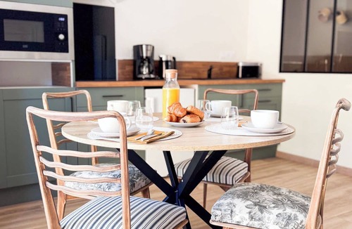 Les Herbiers Apartment | Tranquiloue - Appart Centre-Ville - Puy du Fou 20min