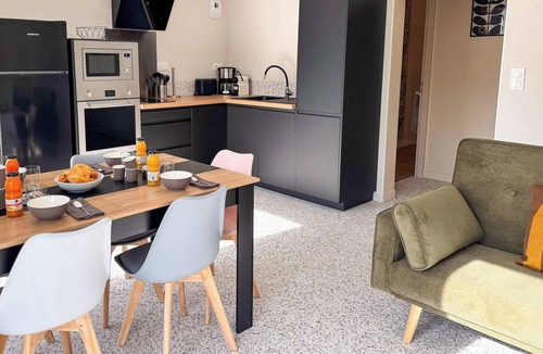 Les Herbiers Apartment | Tranquiloue - Appart Lumineux - 17min Puy du Fou
