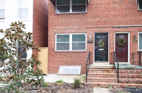 Old Town West House | Transit-Friendly Home/Old Town/Parking