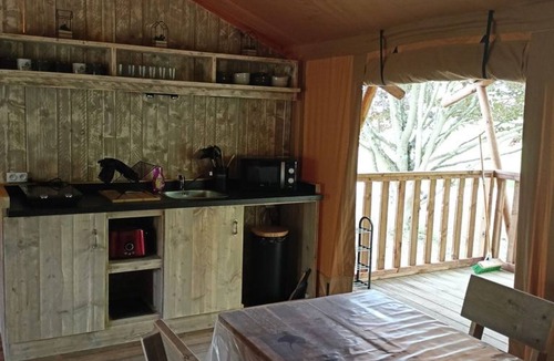 Cerans-Foulletourte House | Trapper Lodge with Private Jacuzzi and Educational Farm