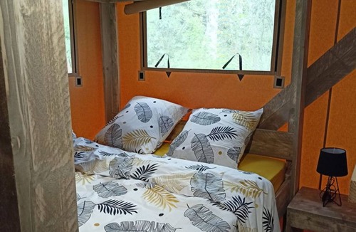 Cerans-Foulletourte House | Trapper Lodge with Private Jacuzzi and Educational Farm