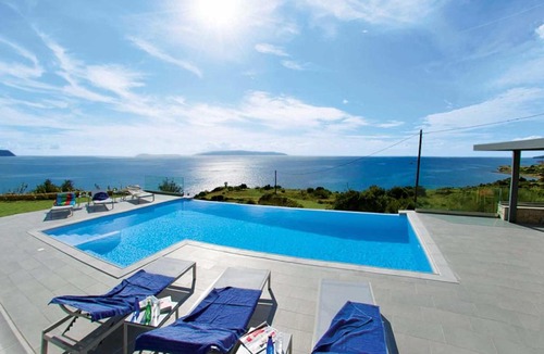 Karavados Villa | Trapezaki Bay View