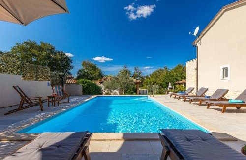 Beram House | Traumhafte Finca mit Tischtennis, Spielplatz, Basketballplatz, Privatpool, Outdoor-Kueche