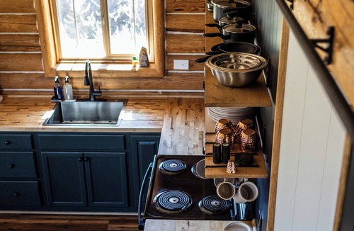 Greybull Cabin | Traut Cabin - Mountain Views & Family Friendly