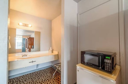 Lawton Hotel | Travel-Friendly Room Near Cameron University – Relax in Comfort