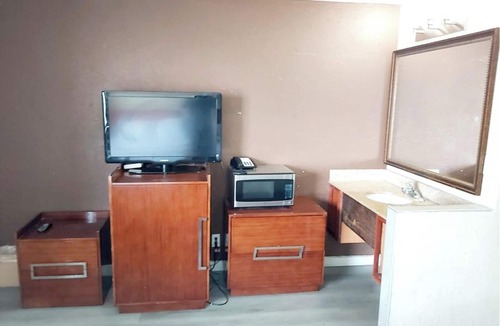 South Central Omaha Hotel | Travel Inn By OYO Omaha