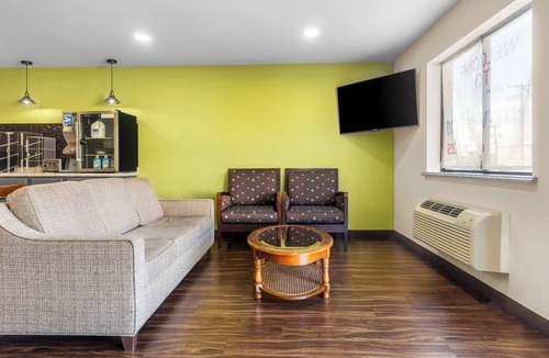 Miner Hotel | Travel Inn & Suites - Sikeston/Miner (i-55 Exit-67)