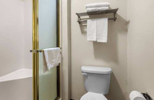 Miner Hotel | Travel Inn & Suites - Sikeston/Miner (i-55 Exit-67)