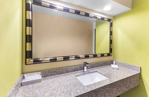 Miner Hotel | Travel Inn & Suites - Sikeston/Miner (i-55 Exit-67)