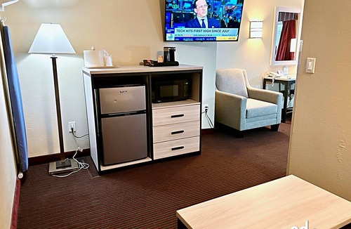 Three Bridges Hotel | Travel Inn & Suites