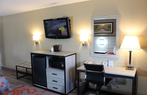 Three Bridges Hotel | Travel Inn & Suites