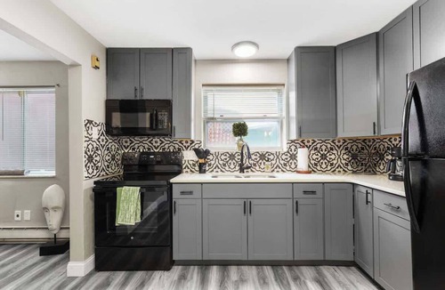 Tower Grove South Apartment | Travel Nurse 1BR · 3 mi SSM SLU · Pet-Friendly · Long Stays