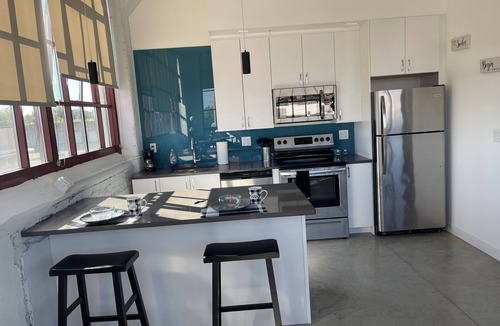 Midtown Condo | Travel nurse dream