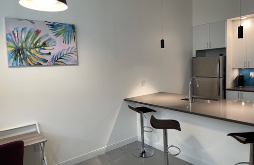 Midtown Apartment | Travel nurse dream