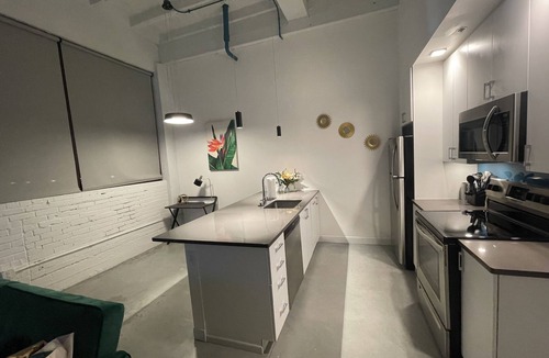 Midtown Apartment | Travel nurse dream