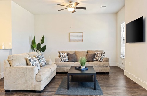 Highland Village Apartment | Travel Nurse Friendly Luxury Stay