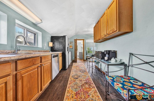 Roanoke Cottage | Travel Nurse? Med Resident? Rural Cottage 3 miles from Roanoke Memorial Hospital