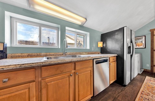 Roanoke Cottage | Travel Nurse? Med Resident? Rural Cottage 3 miles from Roanoke Memorial Hospital