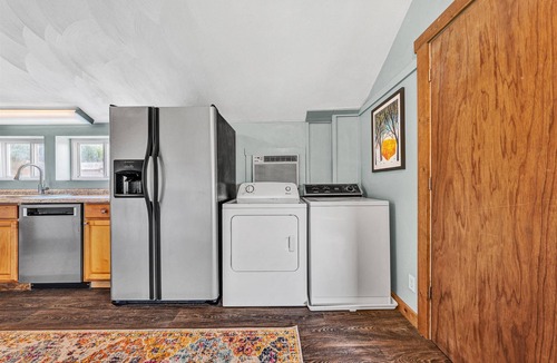Roanoke Cottage | Travel Nurse? Med Resident? Rural Cottage 3 miles from Roanoke Memorial Hospital