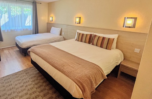Desborough Hotel | Travel Plaza Hotel