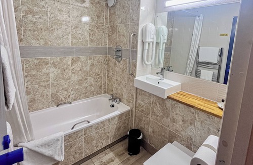 Desborough Hotel | Travel Plaza Hotel