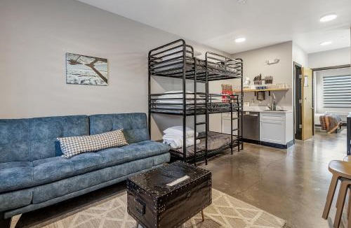Pacific Hotel | Travel themed group suite near Route 66