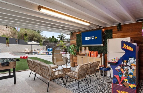 Oak Park House | Traveler's Dream Retreat: Cozy home w/Private Pool