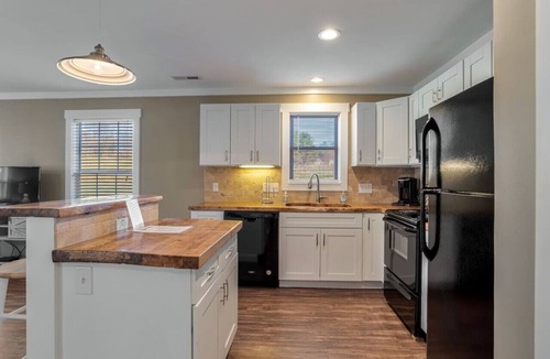 Fairview Apartment | Traveler`s Fairview Haven