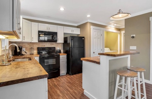 Fairview Apartment | Traveler`s Fairview Haven