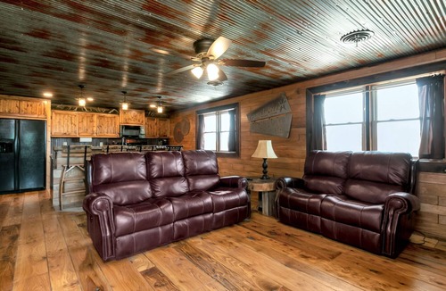 Grandview Plaza Apartment | Traveler Suite 2 Bed 2 Bath Apt.