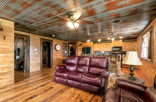 Grandview Plaza Apartment | Traveler Suite 2 Bed 2 Bath Apt.