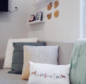 East Queen Anne House | Travelers Dream, Walk to Space Needle, Firepit, cornhole